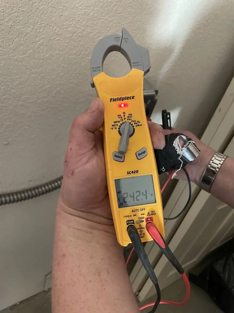 Voltage testing with clamp meter during Whole House Surge Protector in Arab
